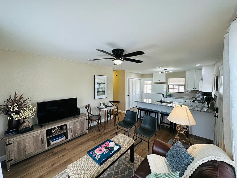 1505 N College St — Photo 31