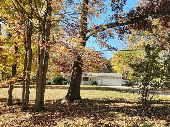 824 S Badour Rd, Midland, MI 48640
