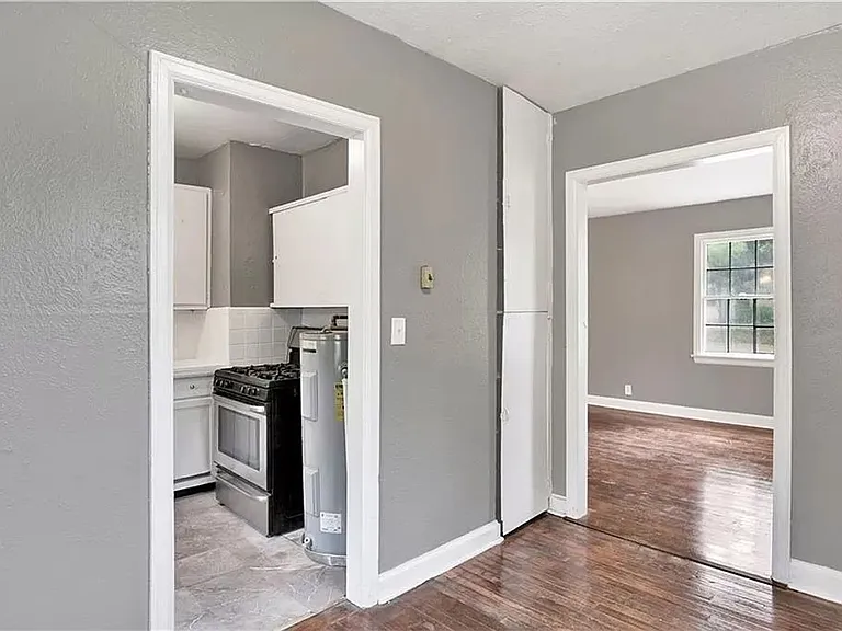 2103 E Victory Dr — Photo 9