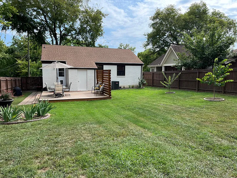 backyard (no furnishing)