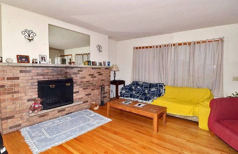 4 bed, 2.5 bath, 1550 sqft, $2,580 — Photo 2