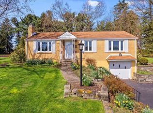 22 Crest Dr, Pittsburgh, PA
