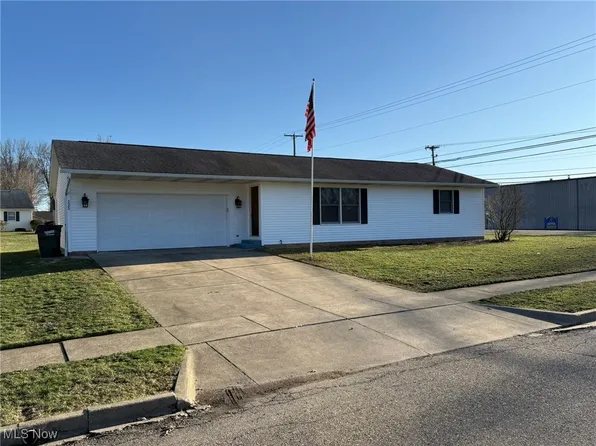 225 Jessica Dr, Dover, OH 44622