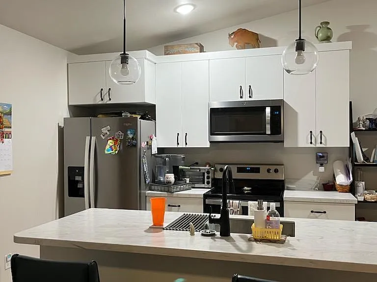 900 Ruud Ln — Photo 3