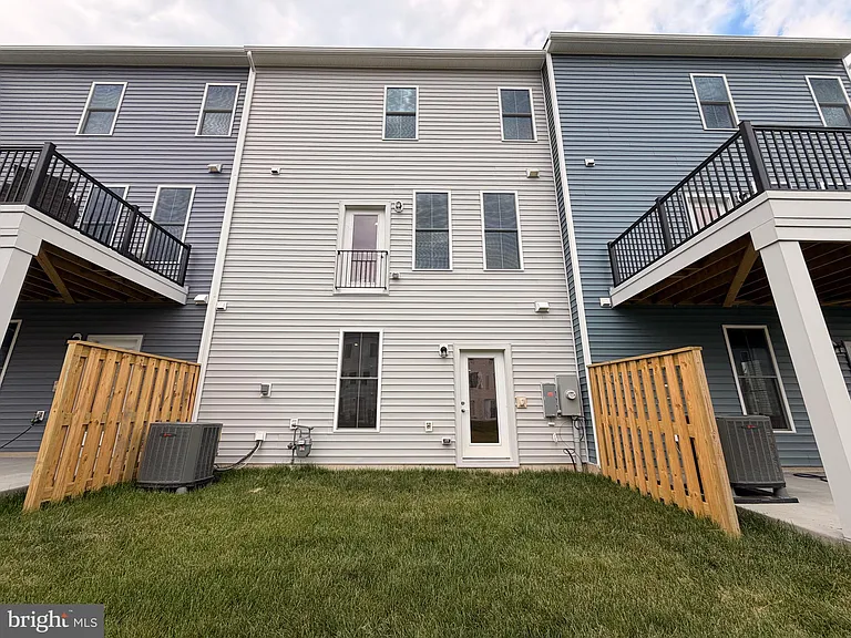 135 Heyford Dr — Photo 47