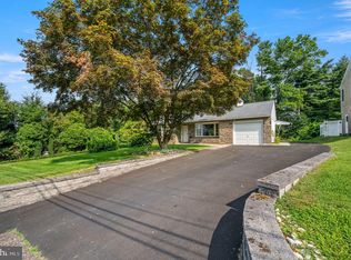 516 Paper Mill Rd, Oreland, PA 19075