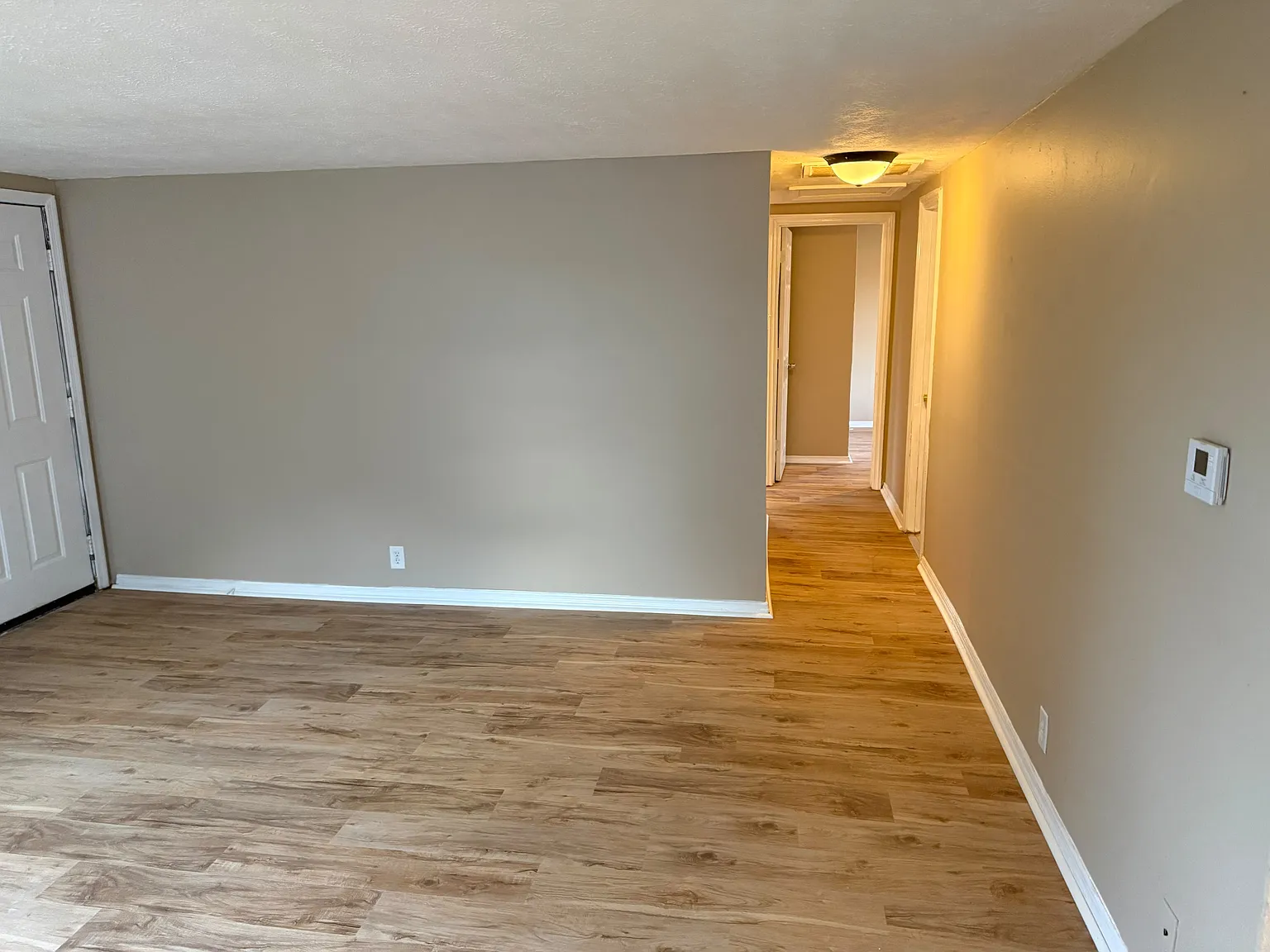 2 bed, 900 sqft, $900 — Photo 3