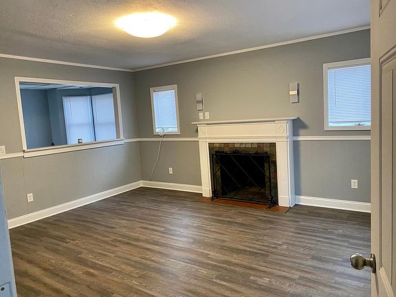 3rd image of 396 S 2nd St Floor 1