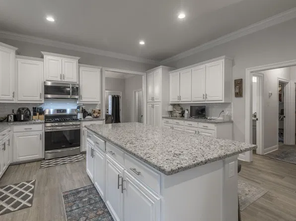 894 Elliston Dr, Gonzales, LA 70737