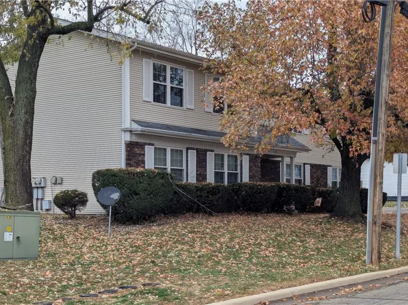 107 W Polk Ave, Charleston, IL 61920