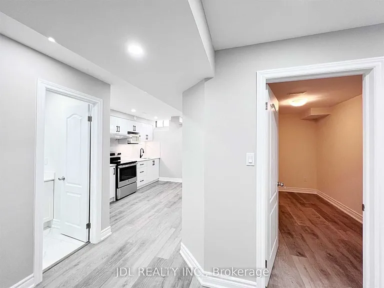 43 Portage Ave #BASEMENT — Photo 2