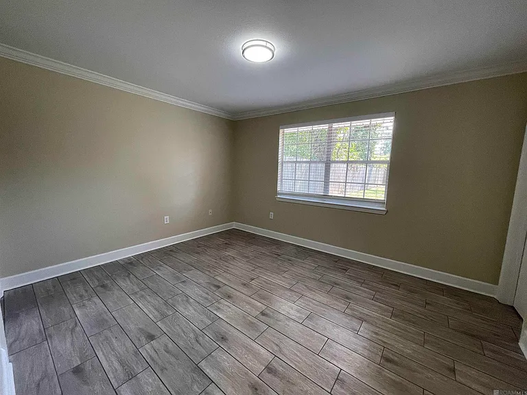 331 E Bolivar Dr — Photo 16