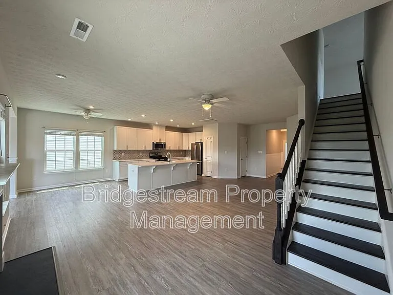 2194 Schmidt Dr — Photo 3