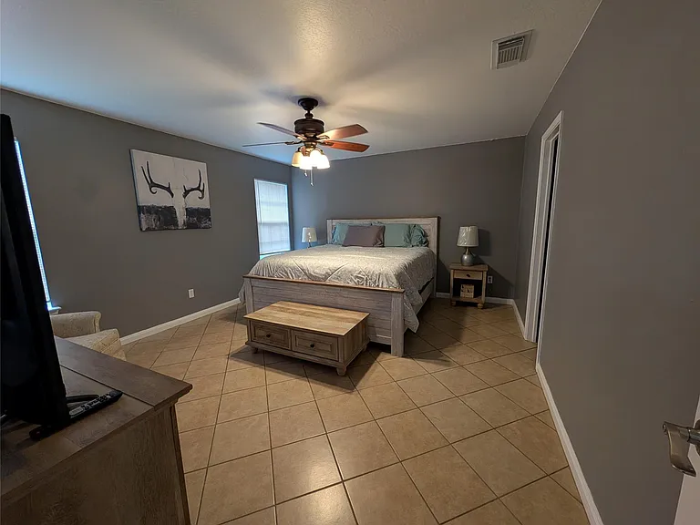 714 N Vista Dr — Photo 7