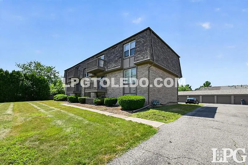 2 bed, 1.0 bath, 900 sqft, $1,200 — Photo 4