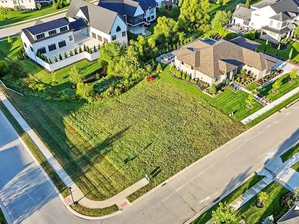 20310 Chatham Creek Dr, Westfield, IN 46074