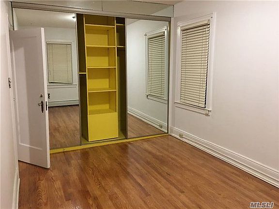 5th image of 6311 Ellwell Cres #2