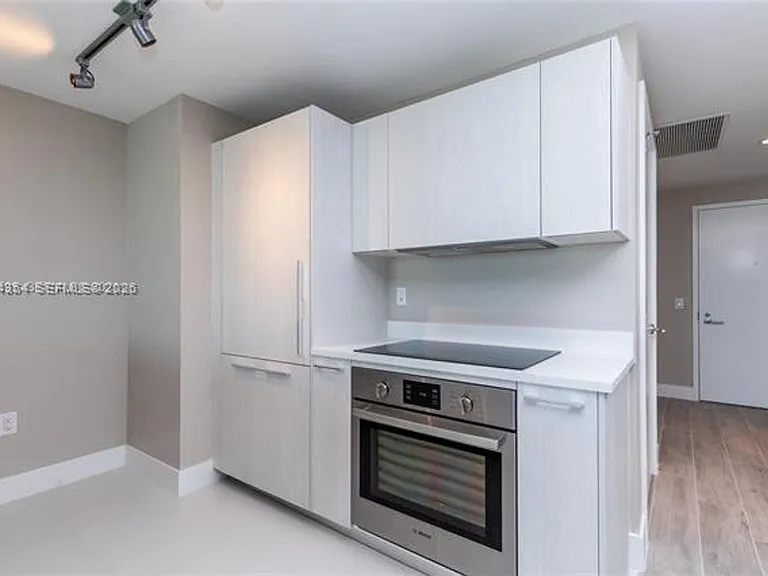 501 NE 31st St #3910 — Photo 6
