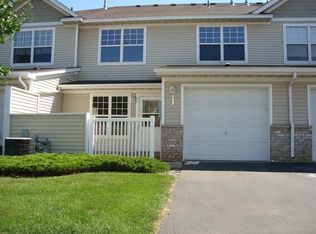 453 Hickory Ln N, Oakdale, MN 55128