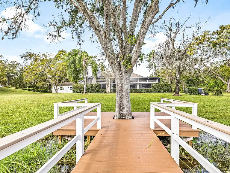 Lake Julia Cir — Photo 46