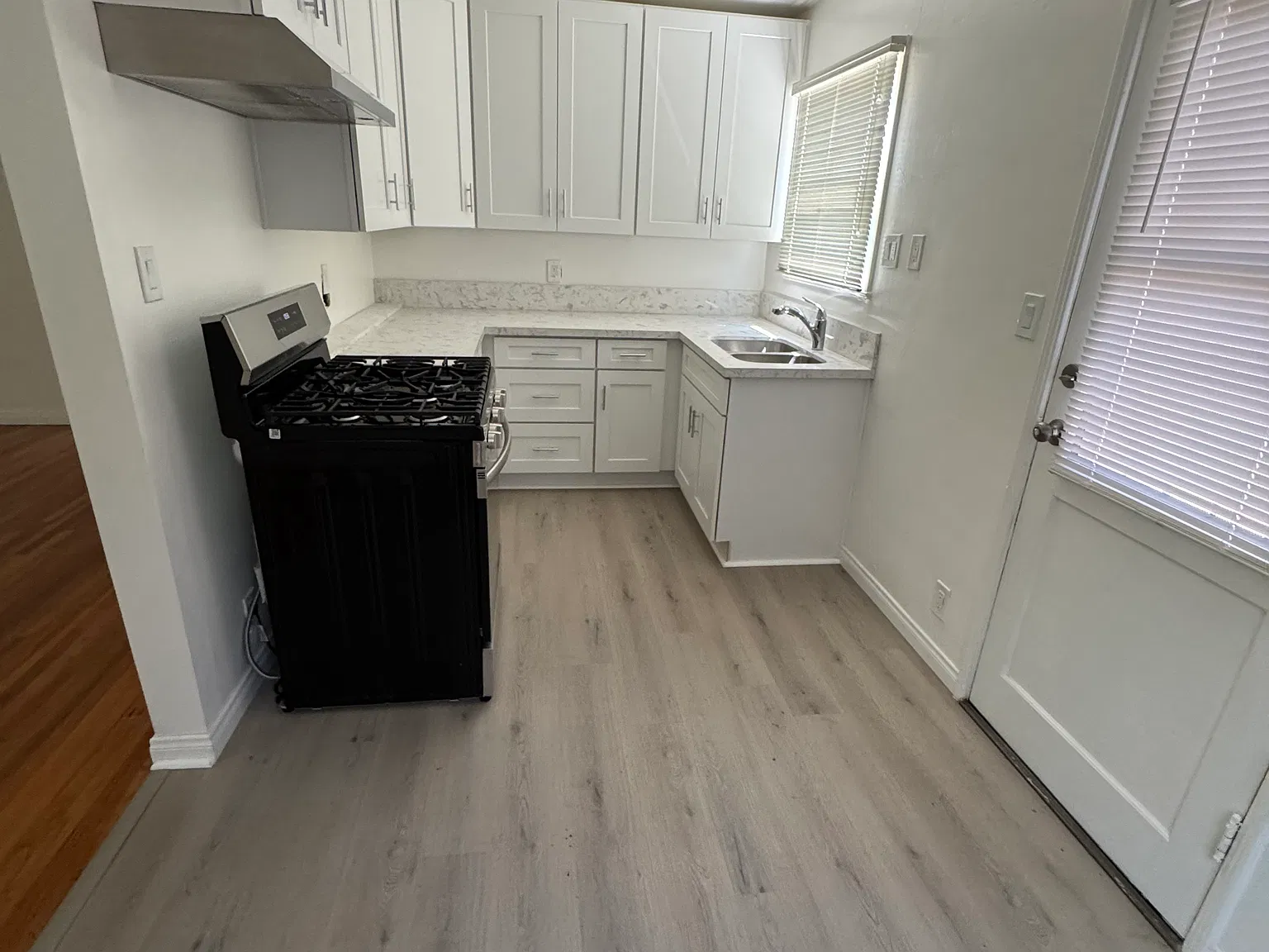 2 bed, 750 sqft, $2,295 — Photo 3