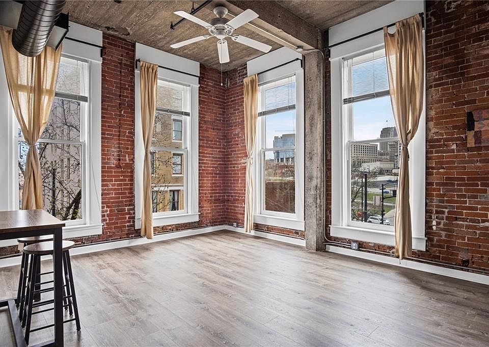1st image of 113 W 5th St APT 206
