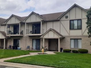 38519 Wellington Dr, Clinton Township, MI 48036