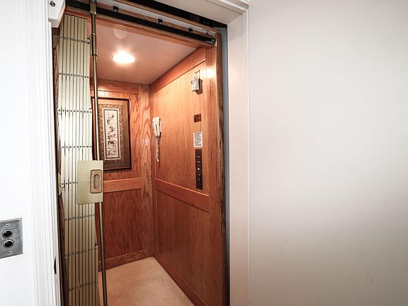 3rd image of 9661 Shadybrook Dr APT 202