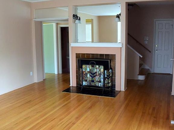 4th image of 203 E Maxwell St