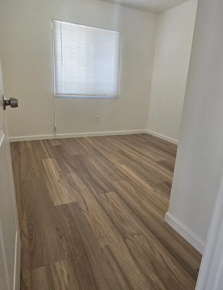 3 bed, 810 sqft, $2,995 — Photo 4
