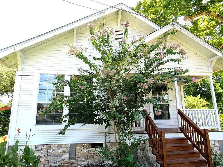 1601 W Main St — Photo 2