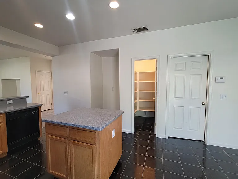 415 Zinnia Ct — Photo 16