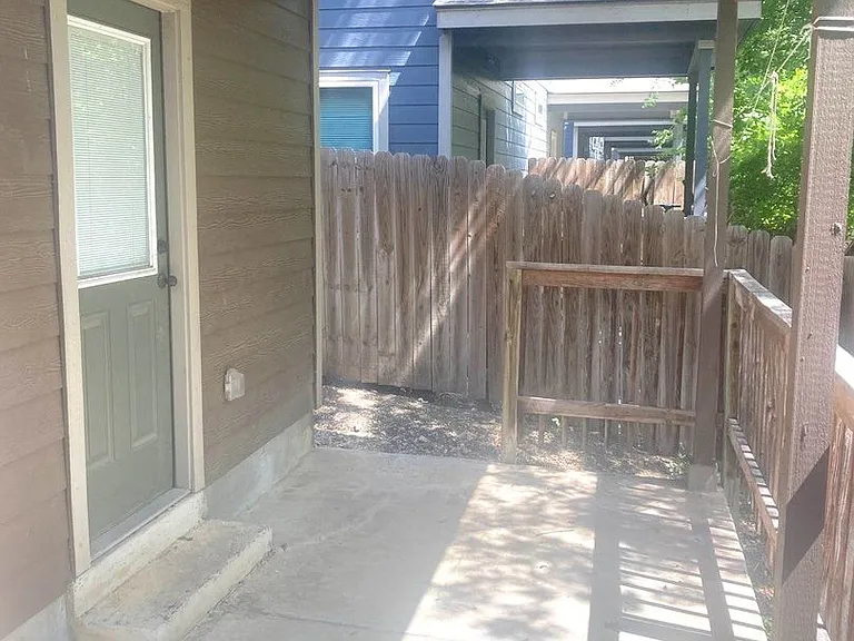 6942 Lakeview Dr — Photo 12