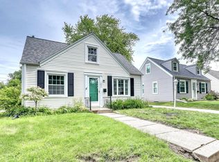 7832 Livingston Ave, Wauwatosa, WI 53213