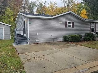 490 Spanish Oak Ln, Whittaker, MI 48190