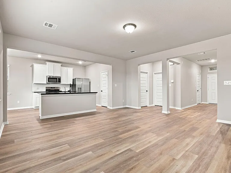18518 Karlynn St — Photo 7