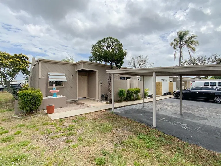 2242 Pinewood Villas Dr — Photo 1
