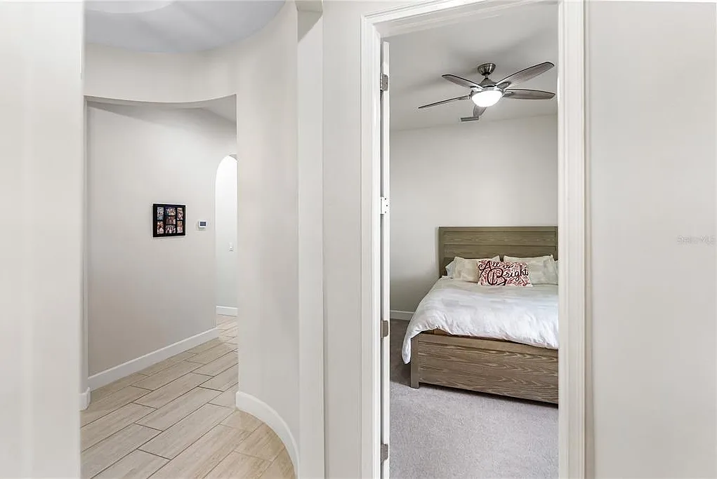 3 bed, 3.0 bath, 3304 sqft, $5,000 — Photo 3