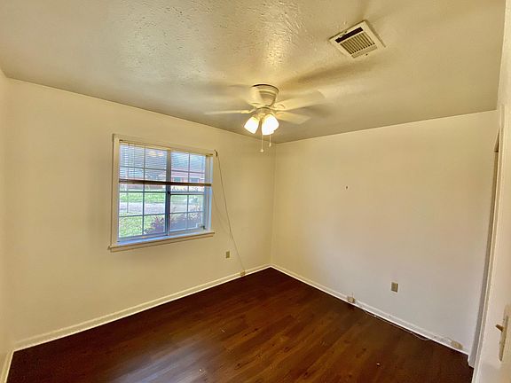 5th image of 2033 Loyd St