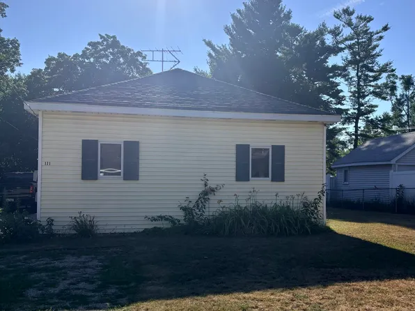 171 3rd St NE, Cedar Springs, MI 49319