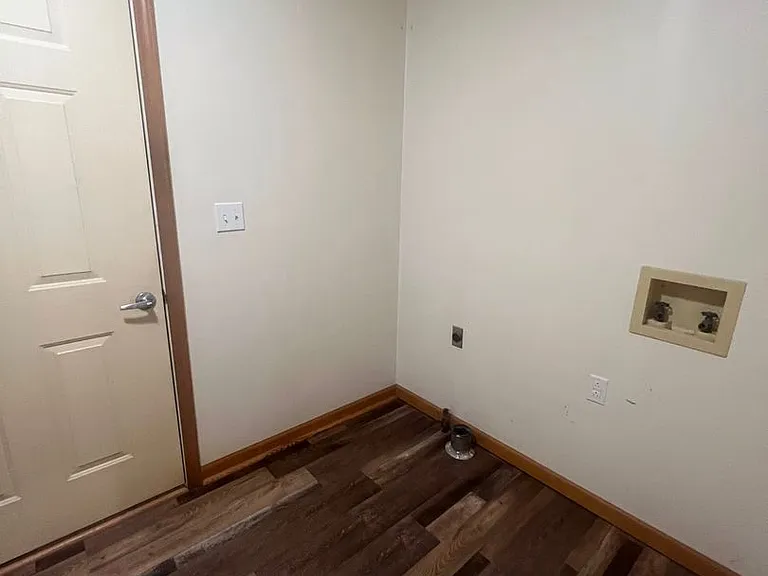 2812 Biscayne Dr — Photo 4