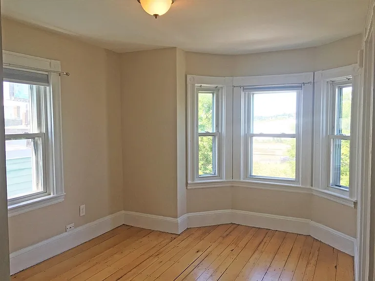 643 Saratoga St #3 — Photo 10