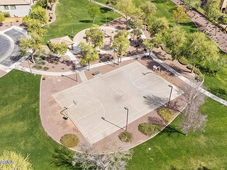 2022 W Marconi Ave — Photo 4