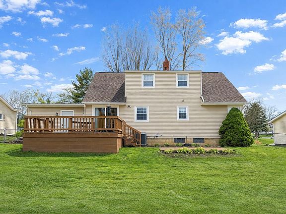 4th image of 1011 Jackson Dr