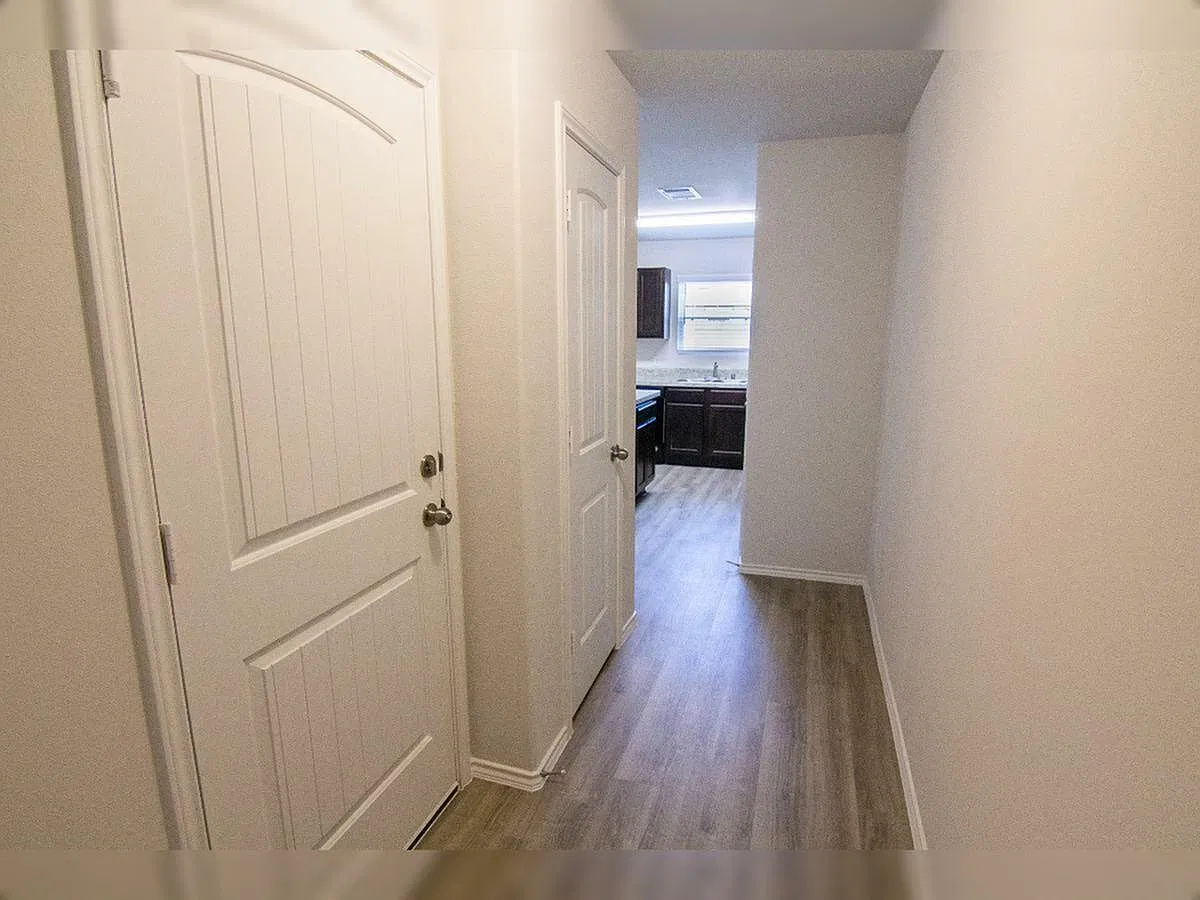 3 bed, 2.0 bath, 1272 sqft, $1,960 — Photo 3