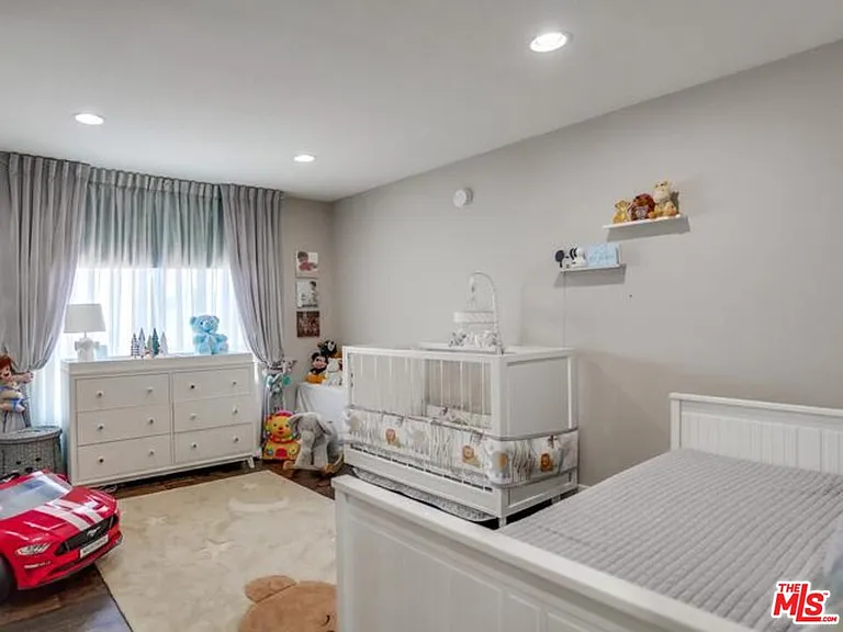 150 N Almont Dr #203 — Photo 11