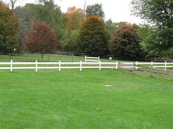 3rd image of 50 Beardslee Ln