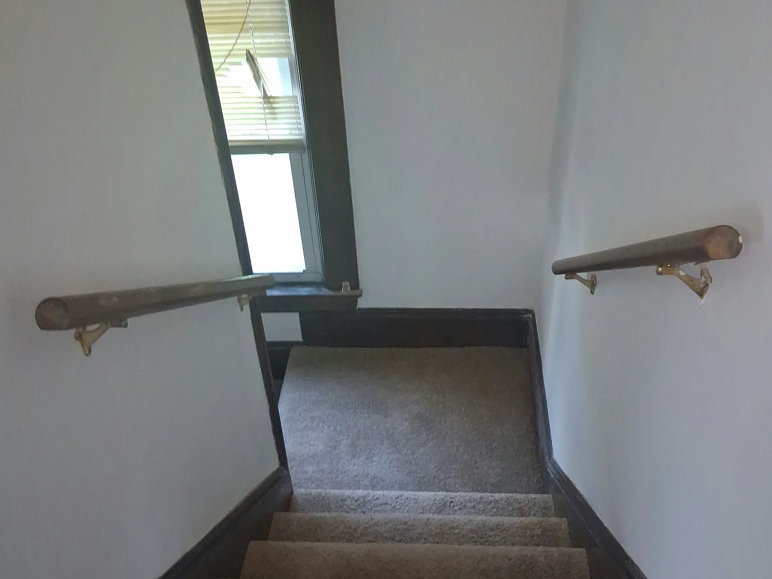 3 bed, 1729 sqft, $1,300 — Photo 2
