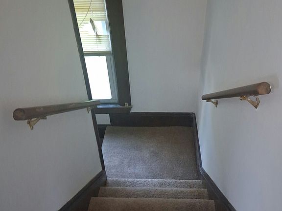 4th image of 1340 E 93rd St