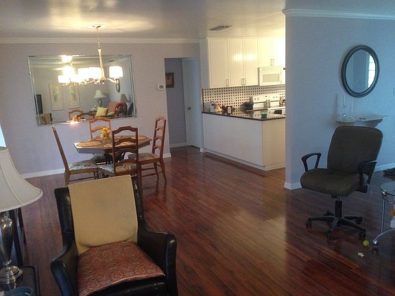 Dining Rm 12'3"x10'2"